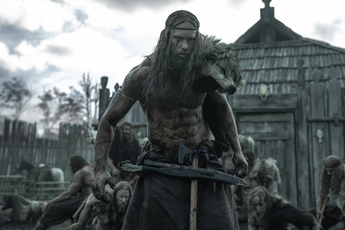 Lucia_Aguerri's tweet photo. No entiendo cómo “El hombre del norte” pasó tan desapercibida. 
Robert Eggers hizo una épica vikinga brutal: sin concesiones, visualmente hipnótica y con una de las mejores escenas finales del cine reciente. Merecía muchísimo más. ⚔️🔥 ¿Soy la única que la reivindica? https://t.co/bdtd9bkiNR