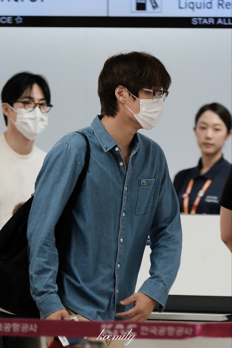 kaemily0114's tweet photo. 카이 260710 GMP 

👓🧸💙

#KAI #카이 #엑소카이 #김종인 #JONGIN https://t.co/xEoOtDYeWx