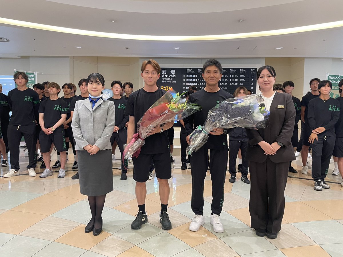 TokyoVerdySTAFF's tweet photo. 北海道 北斗市トレーニングキャンプ💚

チームは本日より2026/27シーズンのトレーニングキャンプを北斗市で行います✨

空港では歓迎セレモニーを開催いただき、チームを温かく迎え入れてくださいました🙌

みなさま、ありがとうございました！

#北斗市トレーニングキャンプ
#verdy #東京ヴェルディ #東京V