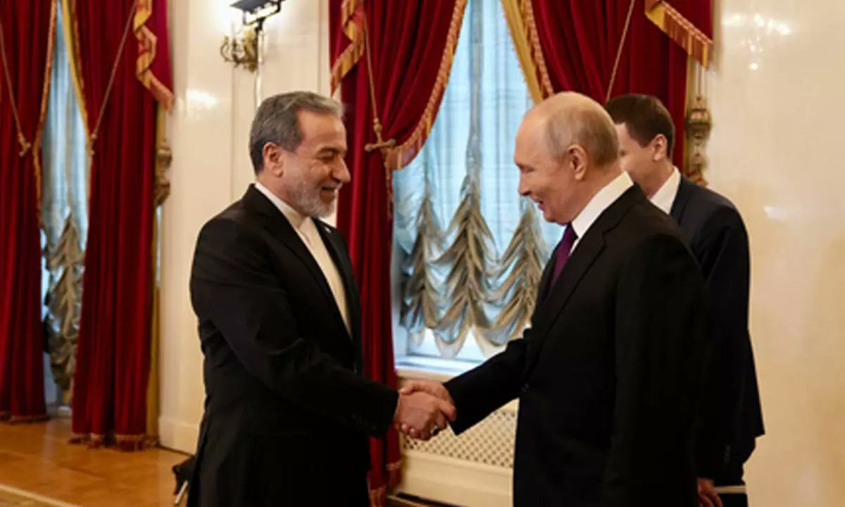 warsurv's tweet photo. Trump: "Let's give Zelensky Patriots to strike deep into Russia..."  

Putin's response: "Let's give the Oreshnik to Iran to strike deep into the USA "

🇺🇸🇷🇺🇮🇷🇺🇦 https://t.co/qv6lyUN9Qw