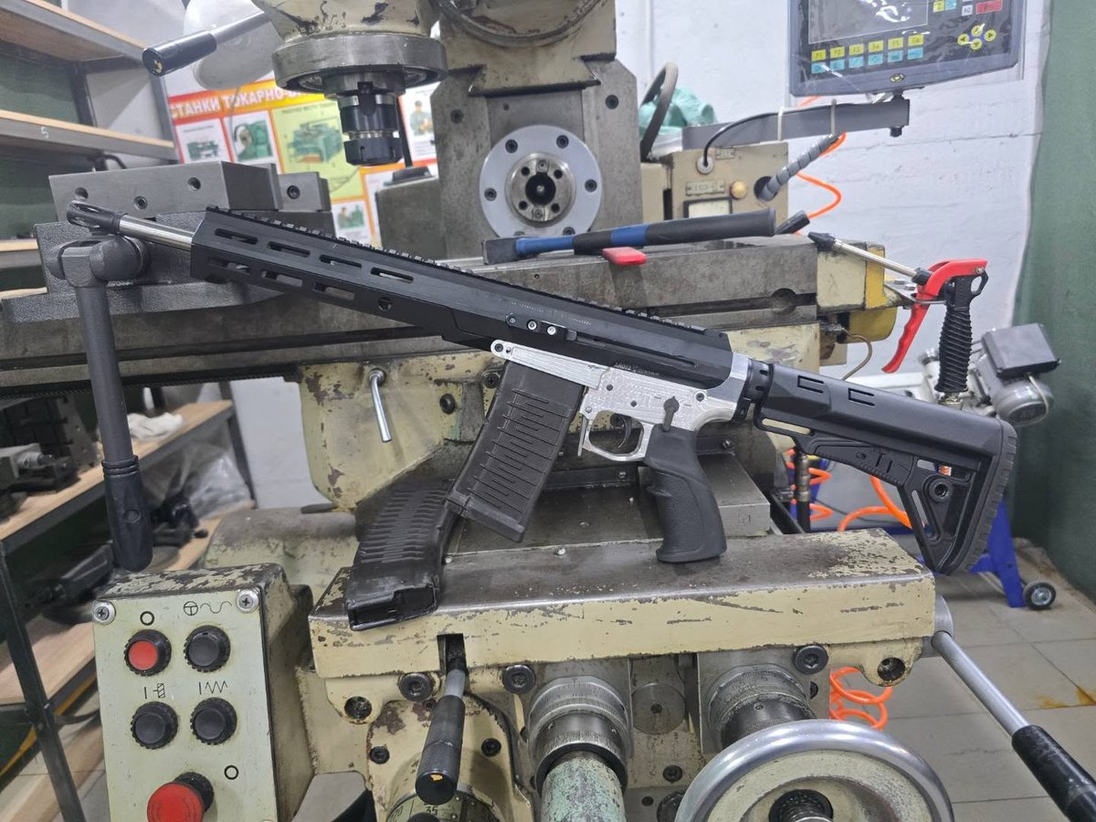 rosenritter1958's tweet photo. 9x39 AS VAL MAG AR-15

A recent project from Dmitry Chuchaev's Rubicon Arms out of Russia

Chuchaev is a former Molot employee, who worked on the development of what would become the RPK-16 (covered in our video on it), and now has done a bunch of his own AR and civ projects

1/3 https://t.co/nkEvUFHPO9