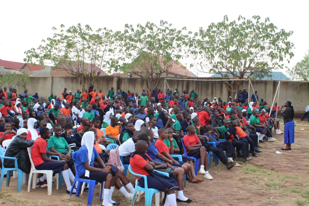uydelx's tweet photo. On 8th July, UYDEL, in partnership with UNODC and the Church of Uganda Drug Abuse Prevention Programme .Directorate of Education, reached 600+ students at Standard College Bugiri with awareness on drug abuse, crime prevention, betting, sexual exploitation, and life skills. Through role plays and discussions, learners gained practical skills to resist peer pressure and make informed, healthy choices.

#UYDEL #DrugPrevention #CrimePrevention #LifeSkills #YouthEmpowerment #BugiriDistrict