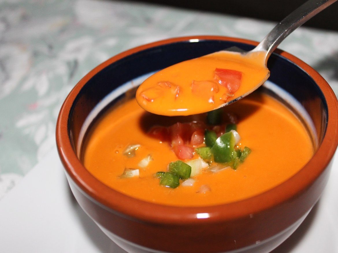 LuisCalvoCeb's tweet photo. El gazpacho en Verano?. A cubos 🪣, por favor!. Apetece todos los días! https://t.co/ONuzEOonEf