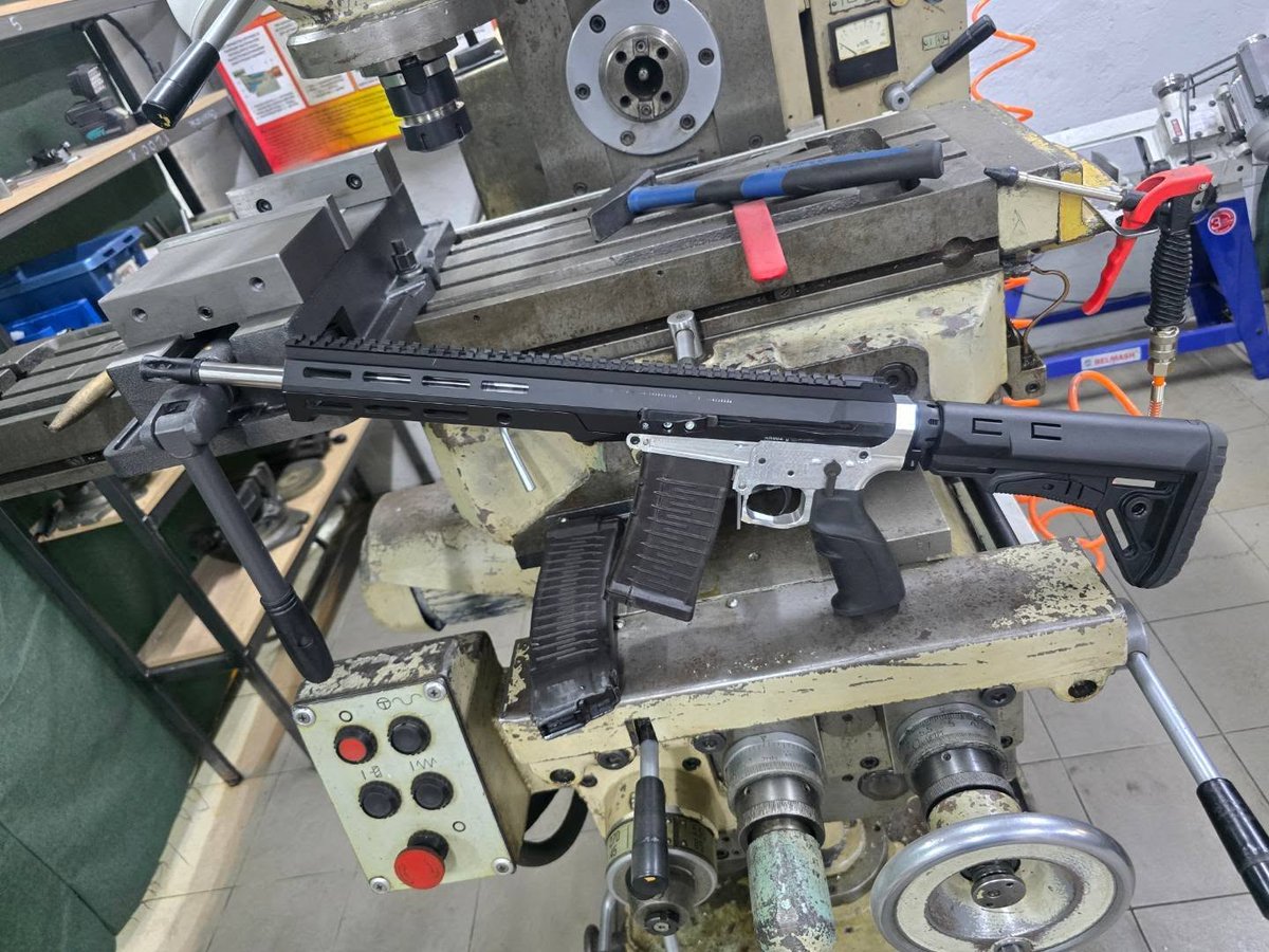 rosenritter1958's tweet photo. 9x39 AS VAL MAG AR-15

A recent project from Dmitry Chuchaev's Rubicon Arms out of Russia

Chuchaev is a former Molot employee, who worked on the development of what would become the RPK-16 (covered in our video on it), and now has done a bunch of his own AR and civ projects

1/3 https://t.co/nkEvUFHPO9