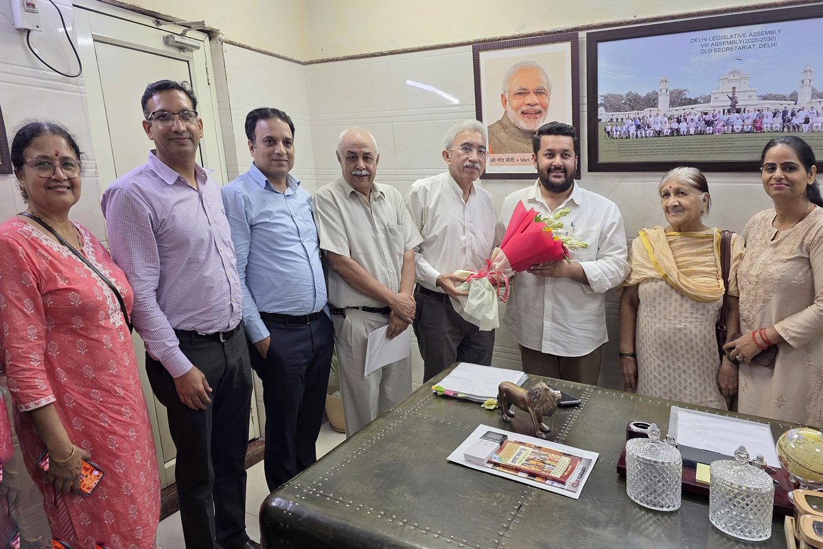 Umang_bjp's tweet photo. जनता की समस्याओं का समाधान हमारी सर्वोच्च प्राथमिकता है।
आज कार्यालय में क्षेत्रवासियों से मुलाकात कर उनकी समस्याओं और सुझावों को गंभीरता से सुना। प्रत्येक विषय पर विस्तार से चर्चा करते हुए संबंधित अधिकारियों को आवश्यक निर्देश दिए, ताकि सभी कार्य समयबद्ध और प्रभावी तरीके से पूरे किए जा सकें। जनहित से जुड़े हर मुद्दे पर तत्परता के साथ कार्य करना और क्षेत्र के विकास के लिए निरंतर प्रयास करना हमारा संकल्प है। 

#MLAUmangBajaj #UmangBajaj 

@narendramodi @BJP4India @NitinNabin @AmitShah @BJP4Delhi @gupta_rekha @BansuriSwaraj @blsanthosh @SandhuTaranjitS @hdmalhotra @PavanRanaRSS