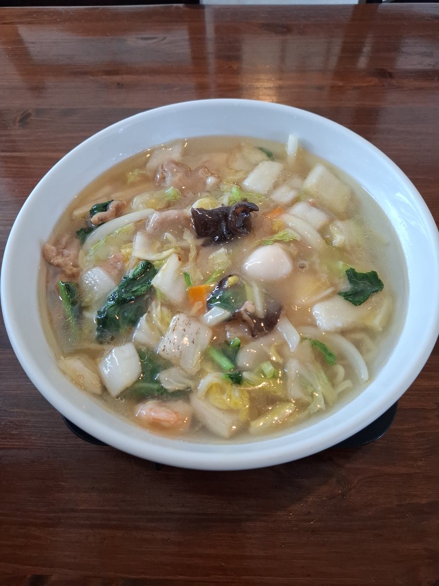 zari405405's tweet photo. 麺屋ー喜
塩五目あんかけラーメン
写真じゃわかりにくいけどめちゃくちゃデカい！
なのに美味しすぎて完飲してしまった
最後まで熱々で口の中ヤケドしてる
また行く！ https://t.co/Jf8qQCJ882