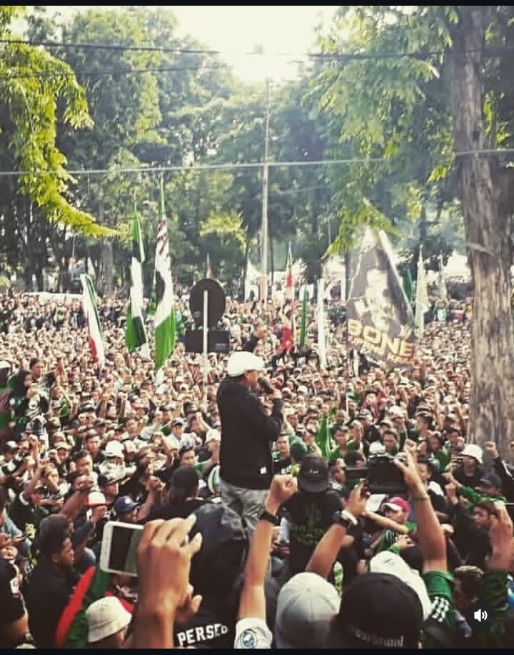 helloiamsimpson's tweet photo. LANTANG SUARAMU
GELORA TEKADMU
HARUM NAMAMU
ABADI SELAMA-LAMANYA
SELAMAT JALAN JENDERAL 🌻💚 https://t.co/mK9gvyVYug