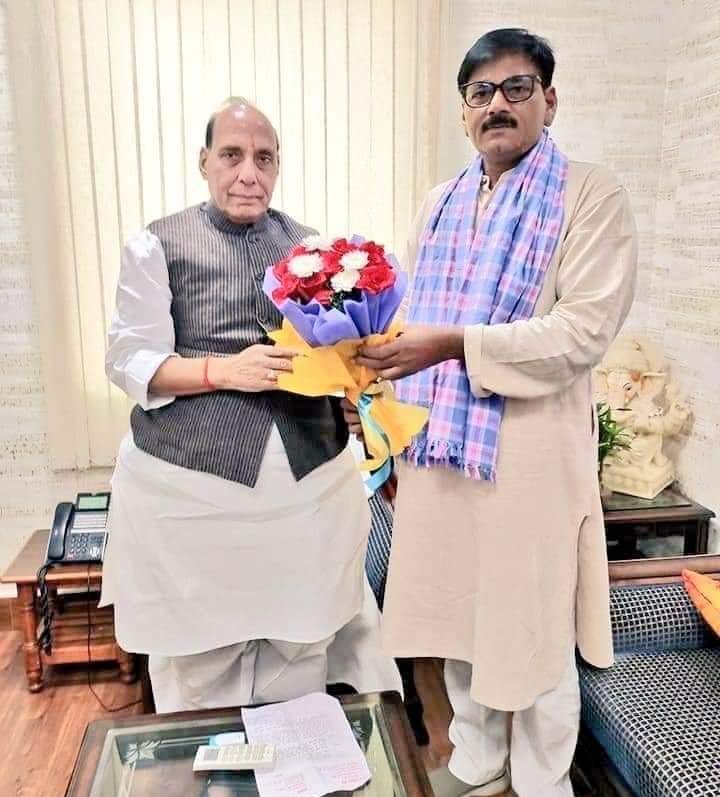 DhirendraGBN's tweet photo. देश के यशस्वी रक्षामंत्री श्री @rajnathsingh जी आपको जन्मदिन की बहुत-बहुत शुभकामनाएं। ईश्वर से प्रार्थना है कि आप सदैव स्वस्थ एवं दीर्घायु रहें। #MLAJewar https://t.co/WfFXNMkPe8