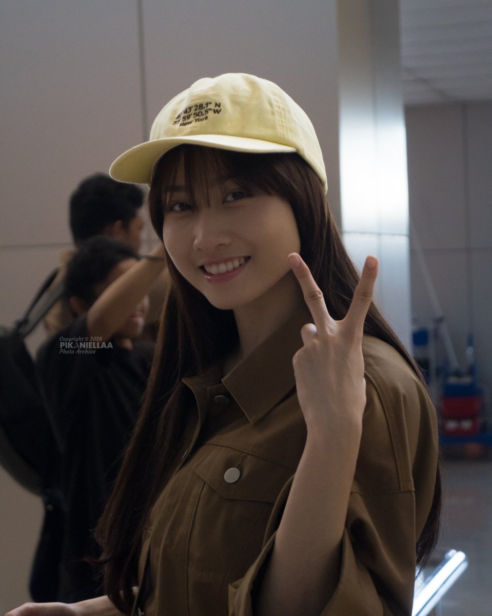 Pikaniellaaa's tweet photo. Safe flight yaa @A_MutheJKT48

100726 | Juanda Airport Surabaya
#MUTHE #PikTure https://t.co/mwh8AVg6la