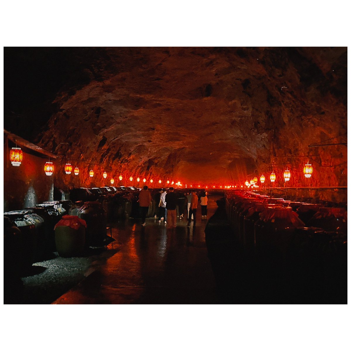 pixelpizzazzCN's tweet photo. Check out this massive wine cellar in @Guilin__China! 🍶 It stretches so far underground, pretty spooky. Really hope it’s gone unscathed with the recent #typhoon hitting Guangxi 🙏🏻 https://t.co/vdI0BwAGXE