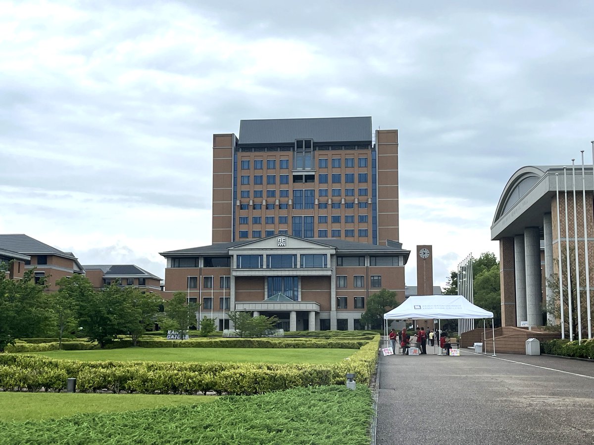 MercartJapan's tweet photo. 7月7日（火）・8日（水）、#関西外国語大学 で開催された「#七夕フェスティバル」に、#関西移動販売車組合 から #キッチンカー を派遣しました。

大学祭・学園祭・文化祭・オープンキャンパスなど、学校イベントへのキッチンカー派遣もお任せください。 https://t.co/0MhhMlCcVz