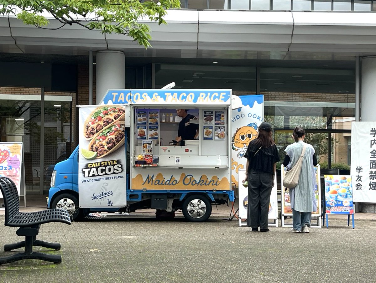 MercartJapan's tweet photo. 7月7日（火）・8日（水）、#関西外国語大学 で開催された「#七夕フェスティバル」に、#関西移動販売車組合 から #キッチンカー を派遣しました。

大学祭・学園祭・文化祭・オープンキャンパスなど、学校イベントへのキッチンカー派遣もお任せください。 https://t.co/0MhhMlCcVz