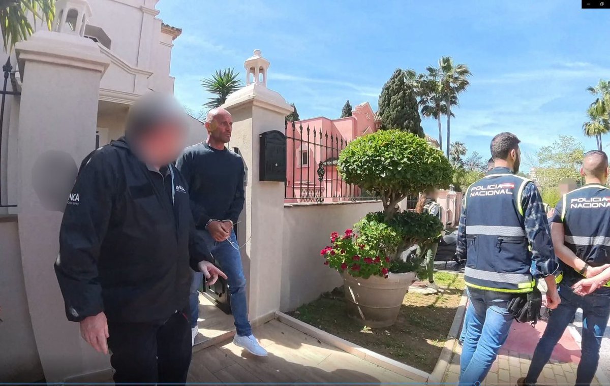 narcodiario's tweet photo. Steven Bullen es uno de los #capos de la #droga que movía los hilos de su negocio desde #Marbella . Fue detenido en su lujosa villa y extraditado a #reinounido tras la desencriptación de #encrochat . Ahora recibe más de 16 años de cárcel.  
https://t.co/2J4O6Asq1w https://t.co/Fn2fcnYWlE