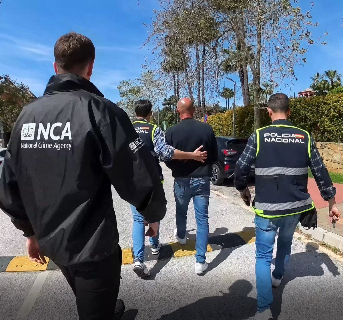 narcodiario's tweet photo. Steven Bullen es uno de los #capos de la #droga que movía los hilos de su negocio desde #Marbella . Fue detenido en su lujosa villa y extraditado a #reinounido tras la desencriptación de #encrochat . Ahora recibe más de 16 años de cárcel.  
https://t.co/2J4O6Asq1w https://t.co/Fn2fcnYWlE