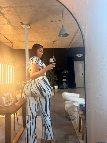 angelferna4life's tweet photo. Front or back?? https://t.co/j0lA0vxXTd