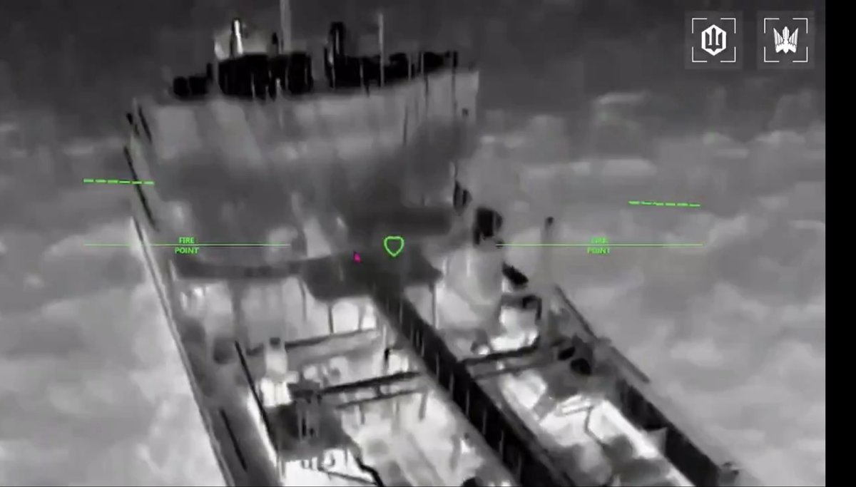 JulianRoepcke's tweet photo. 35 Tanker &amp; andere Schiffe, die die illegal annektierte Krim versorgen wollten, hat die Ukraine in den letzten vier Tagen angegriffen.

➡️Es ist die Systematik der ukrainischen Nadelstiche, die in Russland mittlerweile überall Wirkung zeigt.

➡️Wird sie Putin in die Knie zwingen? https://t.co/H2XJ3t12Rl