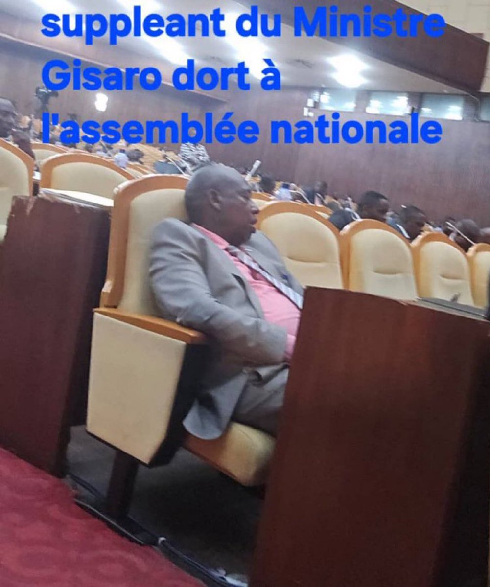 kivuutile's tweet photo. L’un des suppléants les plus incompétents qu’ait connus l’histoire de la RDC
😌😌😄😄😄😄😄Tu penses qu’en se réveillant il va parler de quoi ?? Sans doute le traître @RukemaLevis va encore parler des noms de certains politiciens😄😄😄 tuziii babaye son projet politique 😄😄

Un député congolais 😄😄