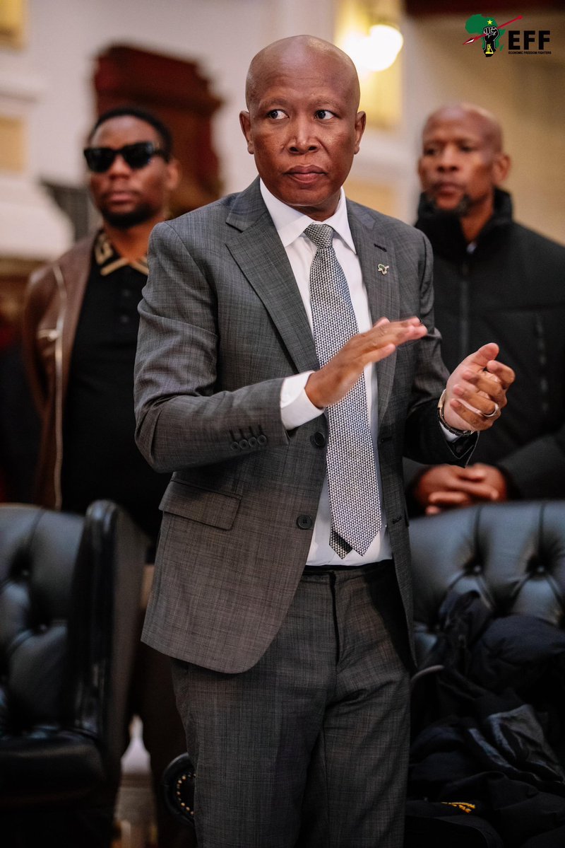 MrAfrica440952's tweet photo. If he can be called or volunteerily appear before #MadlangaCommission many of you will take annual leave, sick leave some will just be absent from work. Journalists across the world would travel to SA because you bigger than anyone here in this planet https://t.co/wZq8jqirjs