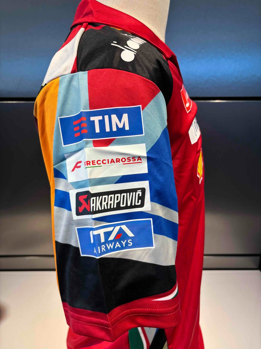 ducati_shiga's tweet photo. Ciao!

限定アパレル入荷のお知らせです✌

REPLICA GP MUG'26
ショートスリーブポロシャツ 
21,900円(税込)

先日MotoGPイタリアグランプリMugelloサーキットでDucati Lenovo Team が着用した特別仕様の限定ポロシャツになります！！

#ducati
#ドゥカティ
#ドゥカティいいじゃん
#ducati100 https://t.co/Lalu2ybTk8