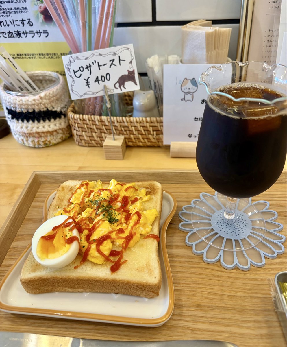 MCK1024's tweet photo. ローカーボの日。
朝からオートミール30gと鶏胸肉と野菜しか食べてなかったので、ご近所カフェで「たまごトースト」を‥

そしたらおまけに

・美味しいヨーグルト（手作り杏ジャム）
・スイカとトマトのマリネ（先日差し上げた柿酢を使って）

を出してくださった😂
PFCもカロリーも安全圏。感謝✨ https://t.co/fodwll5mbt