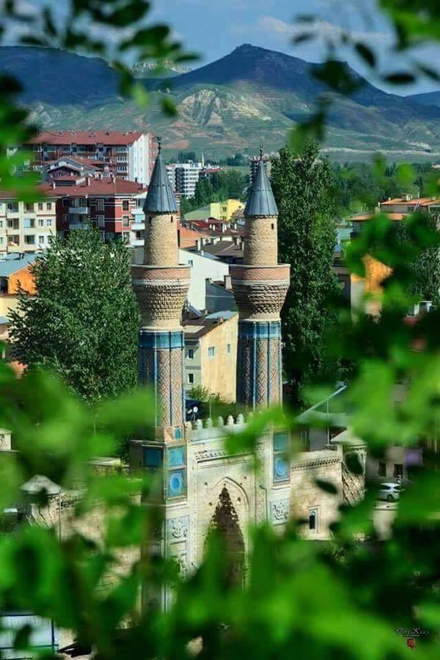 avhilmibilgin's tweet photo. "Emrolunduğun gibi dosdoğru ol."

Cumamız Mübarek Olsun!             

#HayırlıCumalar https://t.co/Rw8sXGhC4x