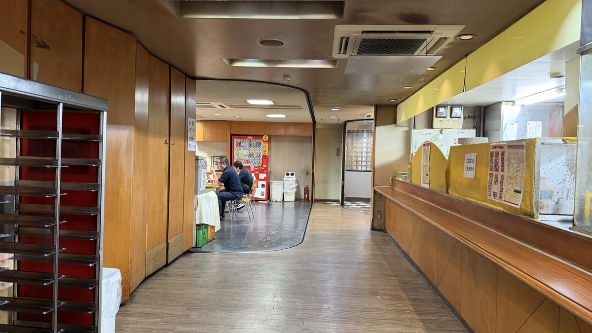 w_tor's tweet photo. "一般の方もご利用いただけます"な新天町倶楽部(新天町社員食堂)で遅めのランチ。
オムライスの上にチキンカツがのったトリプルチキンを。 https://t.co/snPj8KMuV7