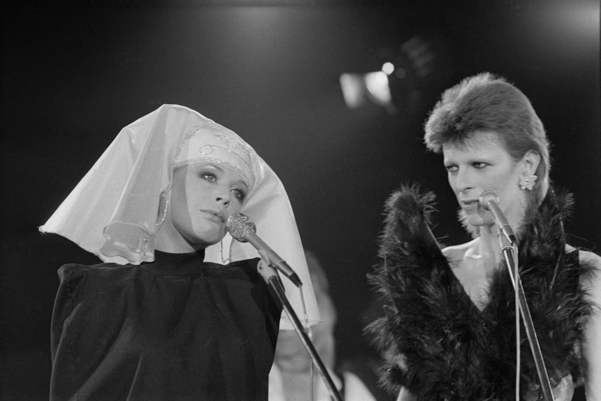 remnantsofpast's tweet photo. Marianne Faithfull and David Bowie at a live recording of The 1980 Floor Show for the NBC's The Midnight Special, Marquee Club, London, 1973 https://t.co/BGcoOAOt7x