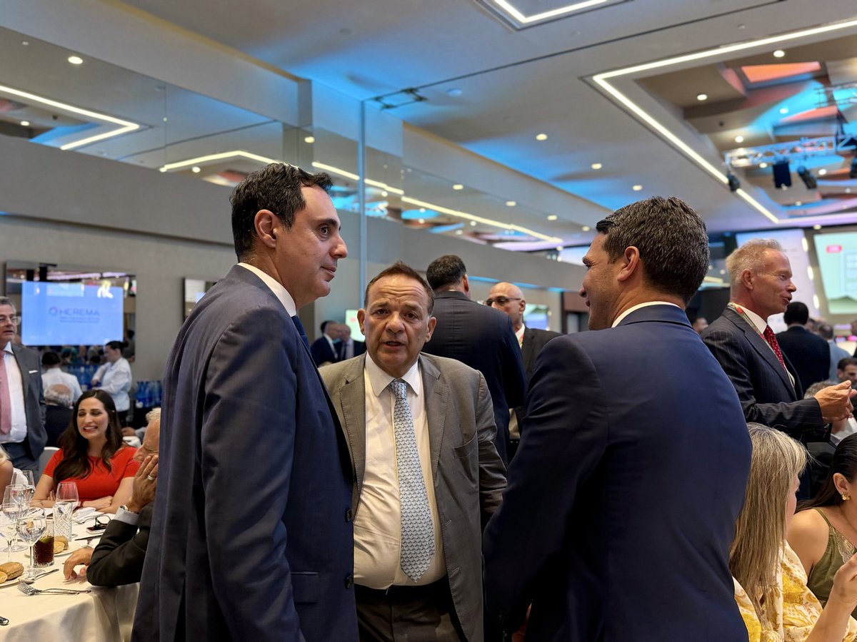 YSmyrlis's tweet photo. Στη συζήτηση του @PrimeministerGR και Προέδρου της @neademokratia, @kmitsotakis με την Πρόεδρο του Ευρωπαϊκού Κοινοβουλίου @RobertaMetsola, στο πλαίσιο της 30ής Ετήσιας Συζήτησης Στρογγυλής Τραπέζης του Economist με την Ελληνική Κυβέρνηση.

#ioannissmyrlis #nd https://t.co/invNWqKwMW