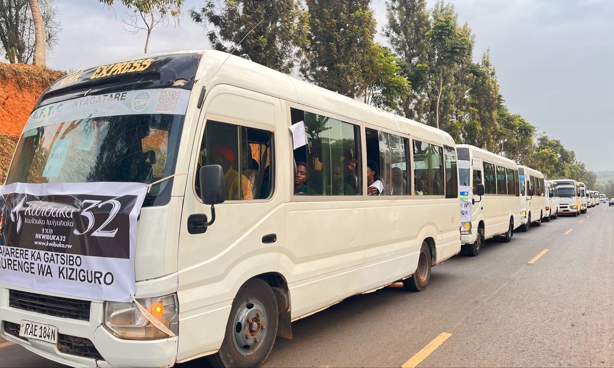 GatsiboDistrict's tweet photo. Aka kanya, imodoka 12 zitwaye abaturage 349 bo mu Murenge wa Kiziguro, bagiye gusura amateka y’urugamba rwo kubohora igihugu, aho bari busure Ingoro y'Amateka y'Urugamba rwo guhagarika Jenoside iherereye muri @RwandaParliamnt n’urwibutso rwa Jenoside rwa Gisozi. 

#Kwibohora32 https://t.co/JVQa23JYgT