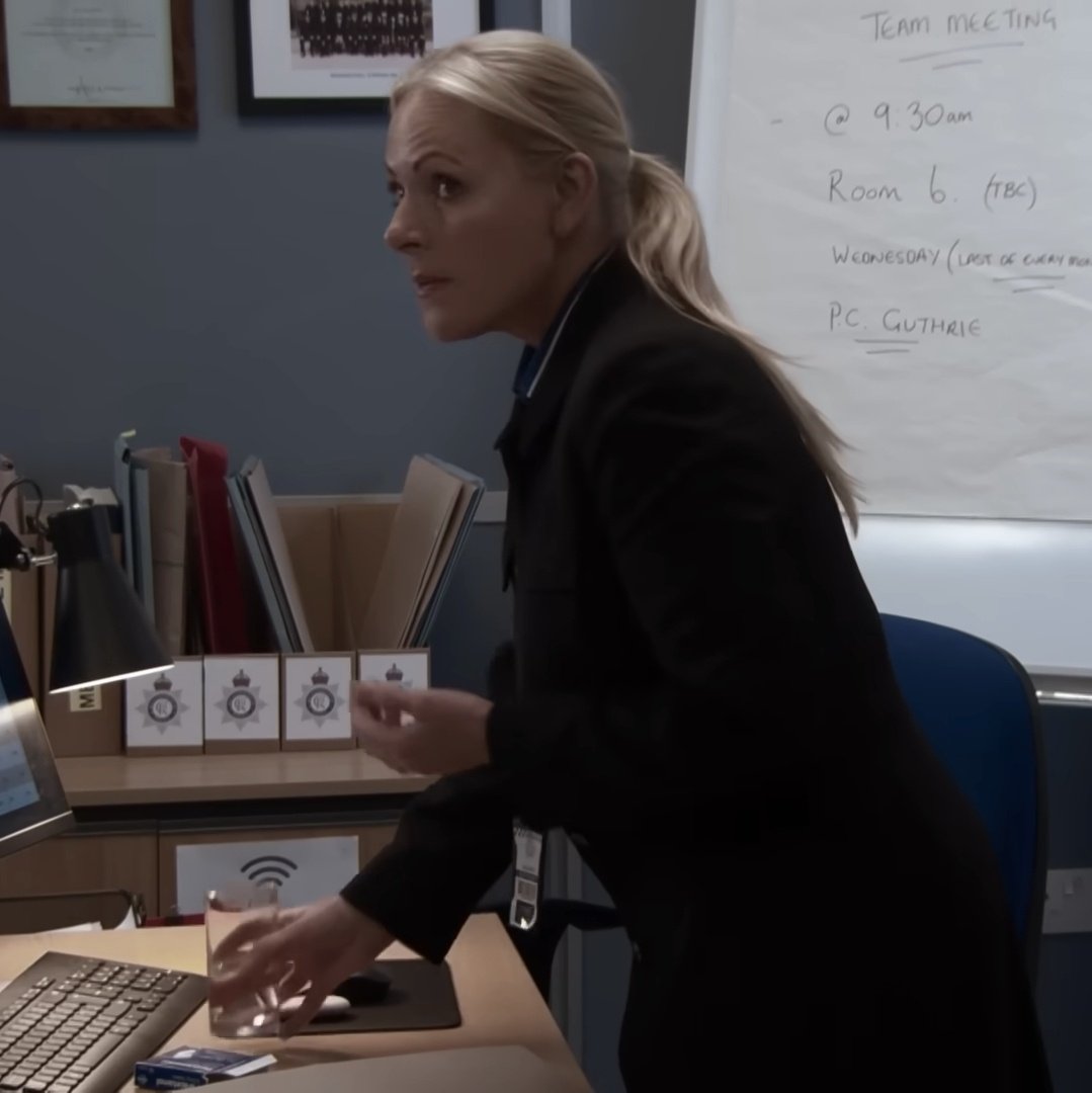 Swain__Connor's tweet photo. Kit - "you ever do that thing where you stay up all night cause you can't switch your brain off"

Lisa - *popping paracetamol for the headache she's got from being awake all night doing her wife* 😏 https://t.co/qAD1PjJ0m3