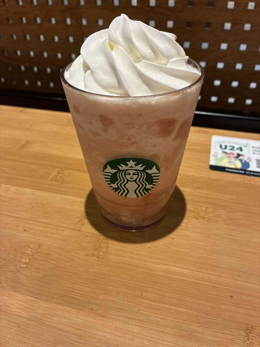 eientei0713's tweet photo. スタバで休憩
外暑い… https://t.co/HsSB7qxEyC
