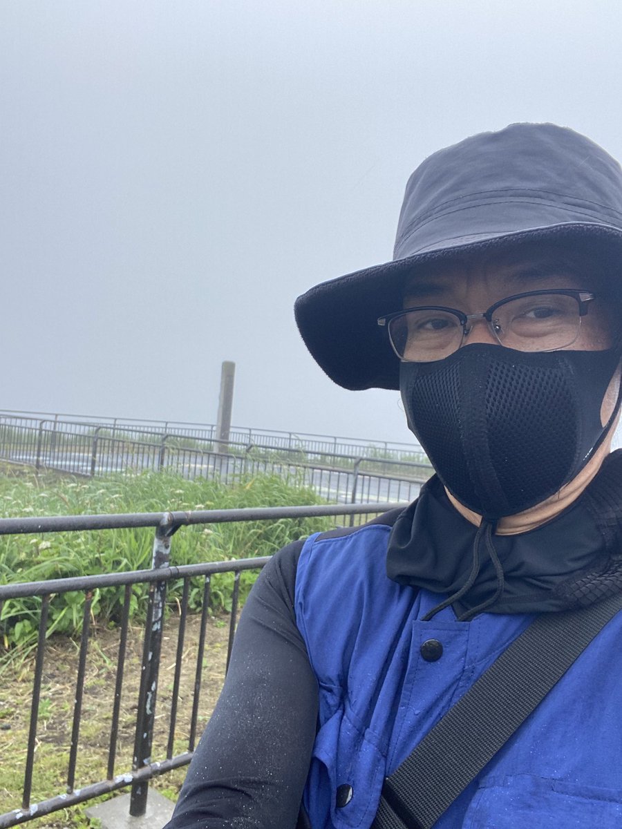 APstudioG369's tweet photo. 本日は朝から100名城チャシ跡ガイドで納沙布岬に降り立ちましたが・・サイレントヒル、ガス・濃霧につき何も見えず💦見えずとも其処にはあるのよ故郷がってな事で
明日は春国岱オニハマダイコン駆除
明後日は北方領土歩こう会16キロ
月曜日は50歳の誕生日
バタバタしながらもやって行こうと思います！ https://t.co/idRTlAtcB1