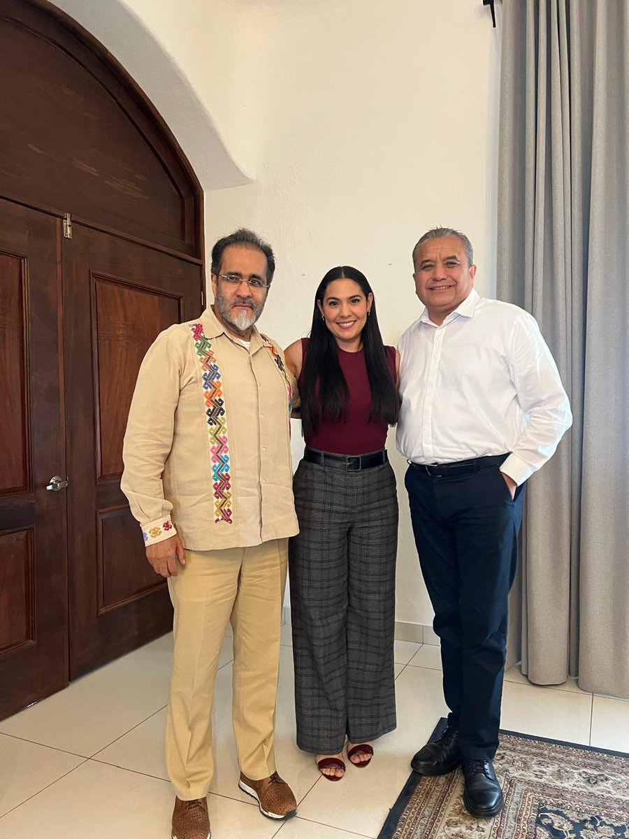 RENE_BEJARANO_M's tweet photo. El jueves 9 de julio estuve en #Colima. Fue un gusto saludar a la gobernadora Indira Vizcaíno y convivir con Mitzuko Márquez, Francisco Rodríguez, Arnoldo Vizcaíno y el diputado Jaime Sotelo. En una Asamblea Informativa de #MORENA y el #MNE, con cerca de mil asistentes. https://t.co/jVi3IagBgc