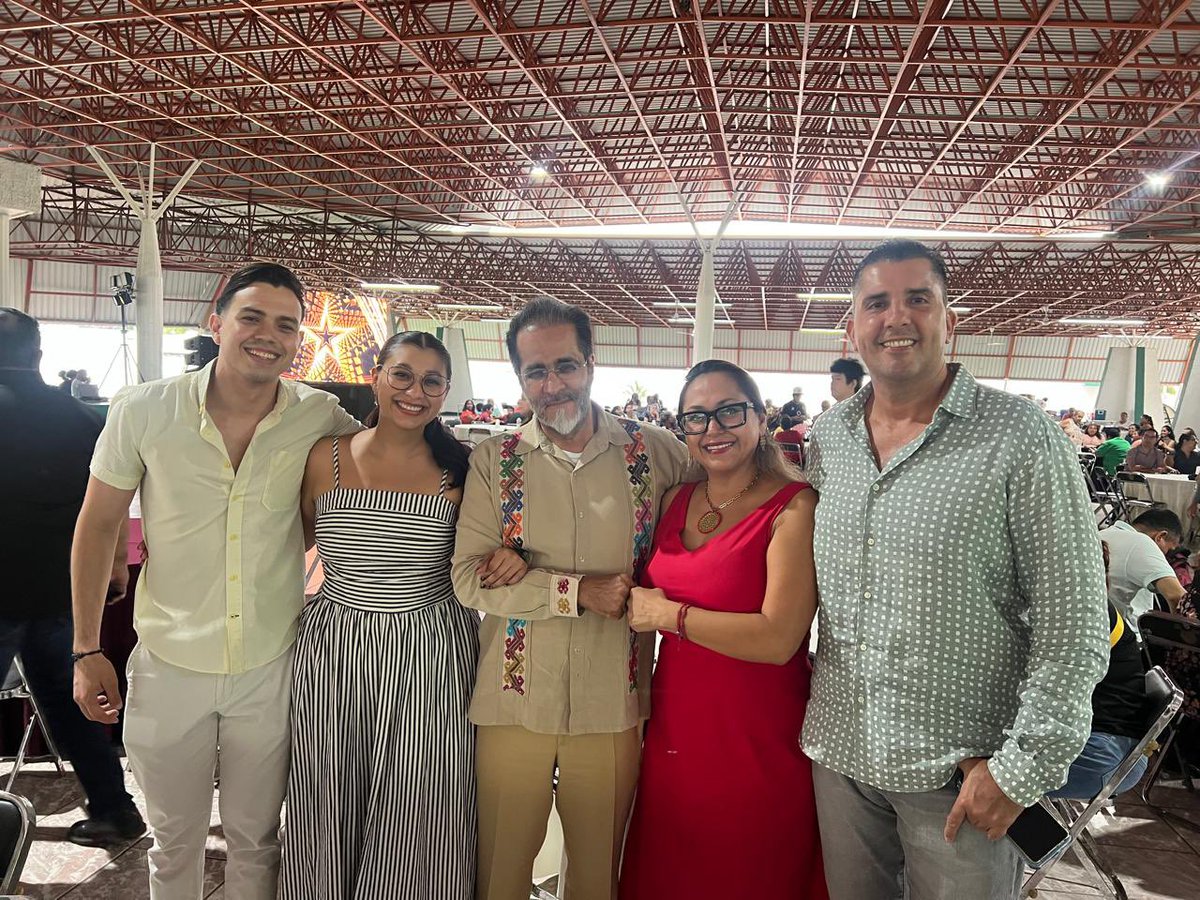 RENE_BEJARANO_M's tweet photo. El jueves 9 de julio estuve en #Colima. Fue un gusto saludar a la gobernadora Indira Vizcaíno y convivir con Mitzuko Márquez, Francisco Rodríguez, Arnoldo Vizcaíno y el diputado Jaime Sotelo. En una Asamblea Informativa de #MORENA y el #MNE, con cerca de mil asistentes. https://t.co/jVi3IagBgc