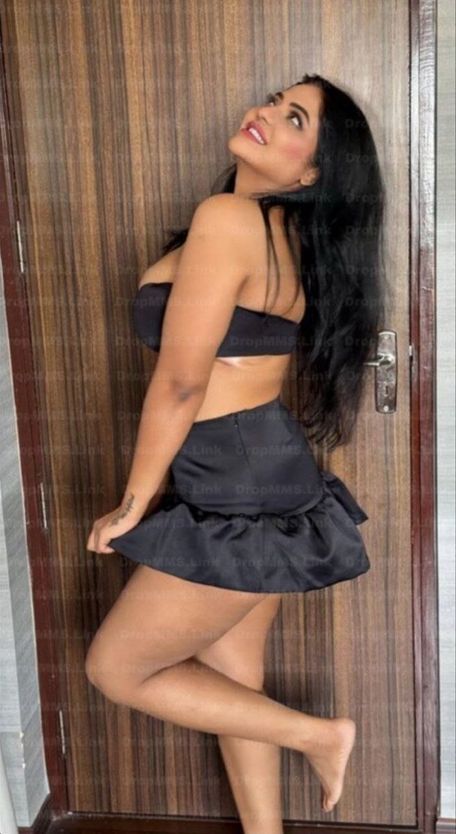 azhagigalulagam's tweet photo. Reshma subscription post Exclusive 🥵 

#ReshmaPasupuleti #ReshmaPasupuletihot https://t.co/1dCrcKJfh4