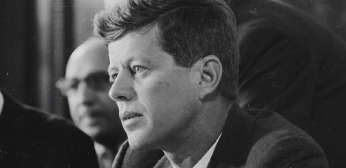deftersanat's tweet photo. Kolay hayatlar için dua etmeyin. Daha güçlü adamlar olmak için dua edin.

— John F. Kennedy https://t.co/1sapewH9jb