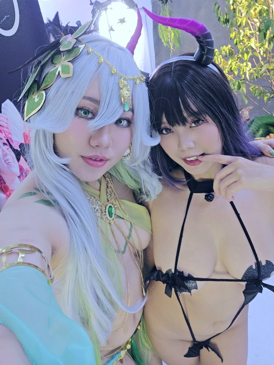 chokipup's tweet photo. She is called Queen for a reason 👑 her outfut is so risky 😳😳😳 ahh I miss her, hope to see her around soon! Ig: queen.airie
#erocos #succubus #greaterlordrukkhadevata https://t.co/yIyrXyBr96