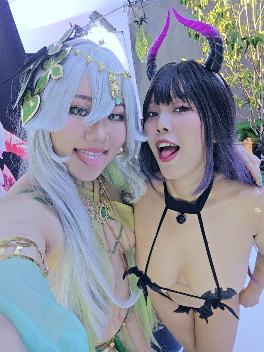 chokipup's tweet photo. She is called Queen for a reason 👑 her outfut is so risky 😳😳😳 ahh I miss her, hope to see her around soon! Ig: queen.airie
#erocos #succubus #greaterlordrukkhadevata https://t.co/yIyrXyBr96
