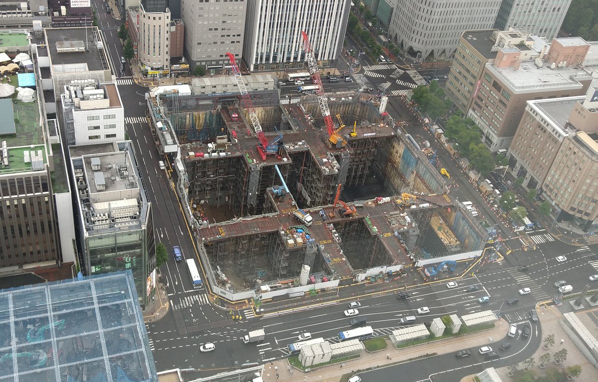sapporo_talk's tweet photo. 誕生日特典を使ってＪＲタワーに無料で上ってきました。眼下に五番舘西武跡の再開発が見えます。なにやら巨大要塞の趣が… https://t.co/Bs9mz4eXx2