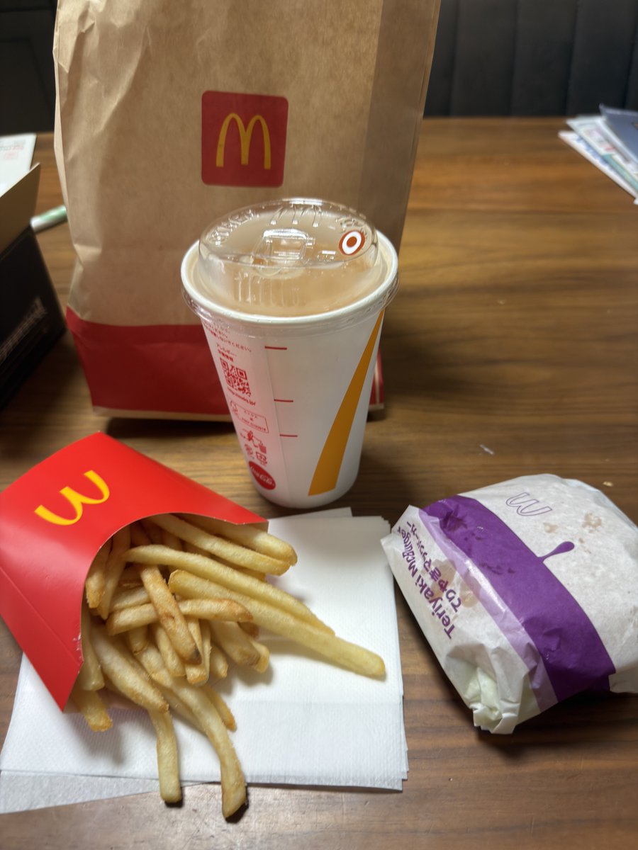 supercellerrrr's tweet photo. あたし、てりやきまっくぱーかーせっとたぺたくなっちゃったみたい https://t.co/fCKc1iaIyv