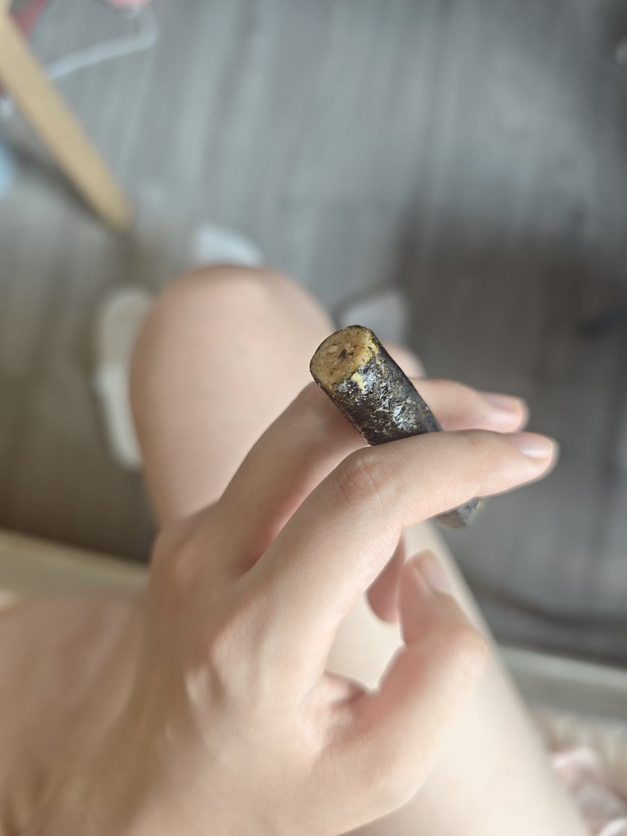 miaog4rm's tweet photo. 每天一根雪茄🚬 富婆的生活就是这么平静又无聊 https://t.co/LOXF3L8fBt