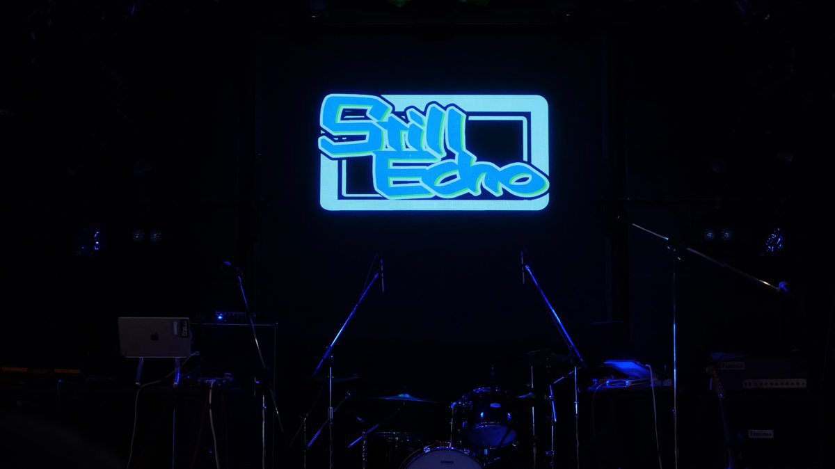 tonphone's tweet photo. 「Still Echo:シャウワウ、miuratron(三浦俊一)、computer fight」
三浦さんとcomputer fightのドラマーとのセッションがものすごいパワーでかっこよかったですが、omputer fightはともかく三浦さんまで客席に乱入するとは!(笑)
#シャウワウ #miuratron #三浦俊一 #computerfight https://t.co/5NB6tWYe9H