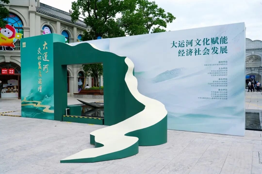 WuxiDailyICC's tweet photo. On July 9, the 3rd Grand Canal Culture Development Forum was held in Wuxi .Representatives from 8 canal-side provinces &amp; municipalities gathered to exchange ideas and experience Wuxi’s ancient-modern canal scenery.#Wuxi #GrandCanalCulture https://t.co/vCiZYTUKvs