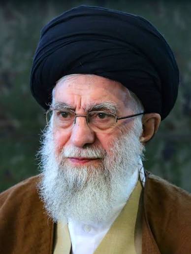 ali_akbarky's tweet photo. حداقل ۵۰ هزار نفر از هم وطنان کون نه توسط نیرو های بیگانه 
بلکه با دستور مستقیم این مادر جنده قتل عام شدن
و توی بی ناموس داری سنگ این مادر قهبه رو به سینه میزنی
اگه بچه ی خودت یا اصلا خودت هم بودی  چیکار میکردی https://t.co/OGDjVl9NOv