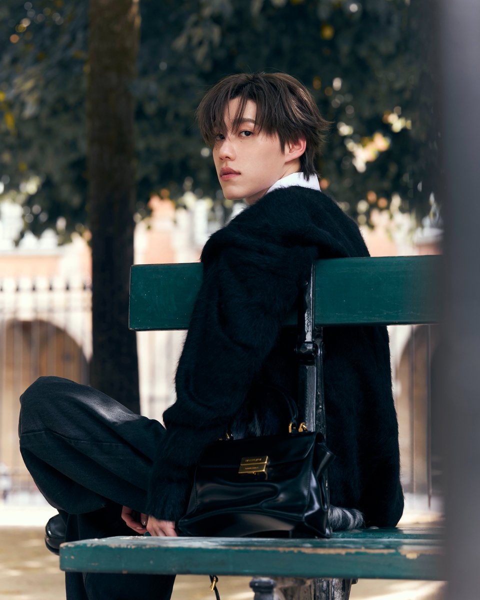 PPKrit_Ent's tweet photo. Off the runway, into the city. ✨

PP KRIT AT BALENCIAGA COUTURE55
#Balenciaga55thCouturexPPKRIT
#BalenciagaCouture 
#Balenciaga #PPKritt https://t.co/Hip3GiZenm