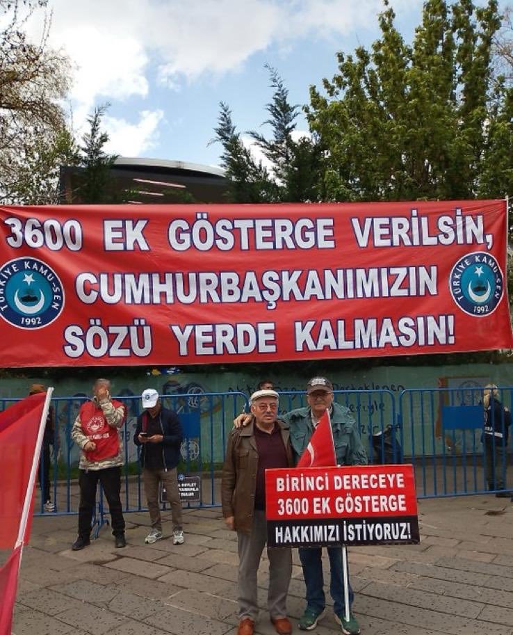 GrkemGn37883609's tweet photo. Üç yıldır #BirinciDereceye3600 Ek Gösterge ve #EmekliMemuradaSeyyanen Ek Ödeme sözünün yerine getirilmesini bekliyoruz
Seçmen unutmaz. Verilen sözler de unutulmamalı
#MemurEmeklisineAdalet 
#EmekliMemur
@RTErdogan @dbdevletbahceli @isikhanvedat @avabdullahguler @PrfDrFilizKilic https://t.co/OZv0pppfw7