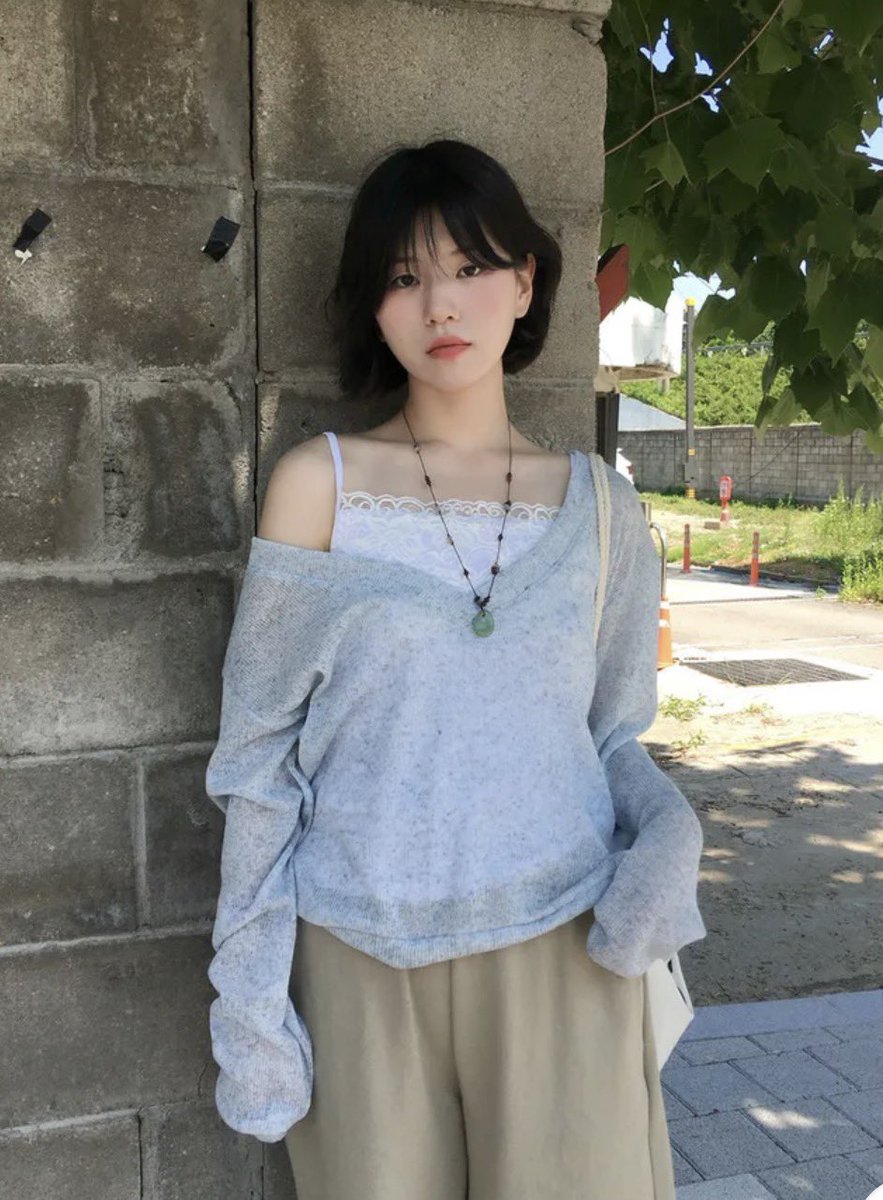 tygag23's tweet photo. 러브앤드팝(19,500원)
🔗https://t.co/pa1mTt08rD

✔️잔잔한 무늬가 매력적인 니트. 
너무 저렴하고 적당히 파인 브이넥에 4가지 색상! https://t.co/YTdBEGO7pR