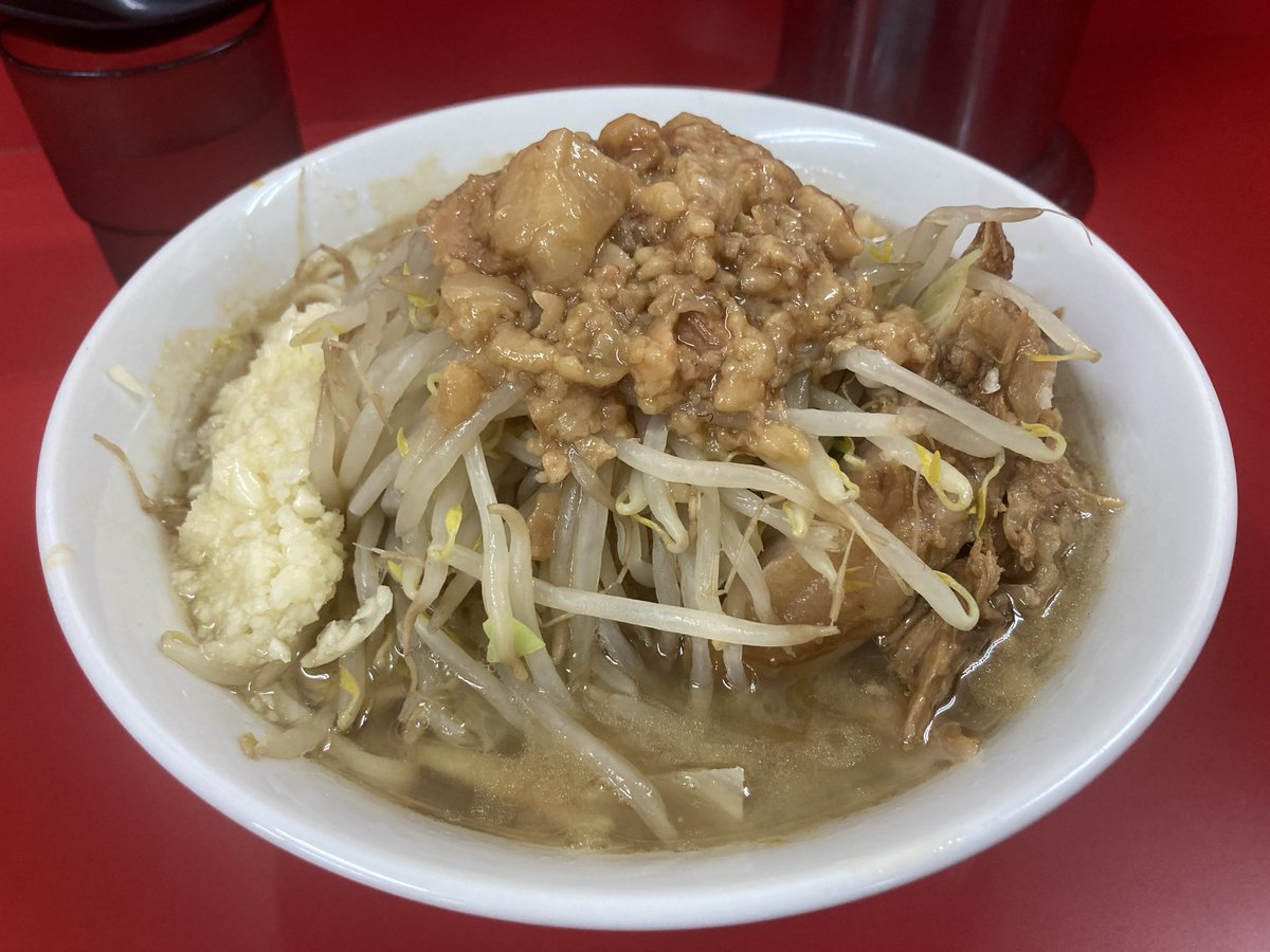 1962nemo's tweet photo. ニンニク、厚切りチャーシューで夏バテ対策！　#ラーメン二郎 https://t.co/sKVXndB1Fk