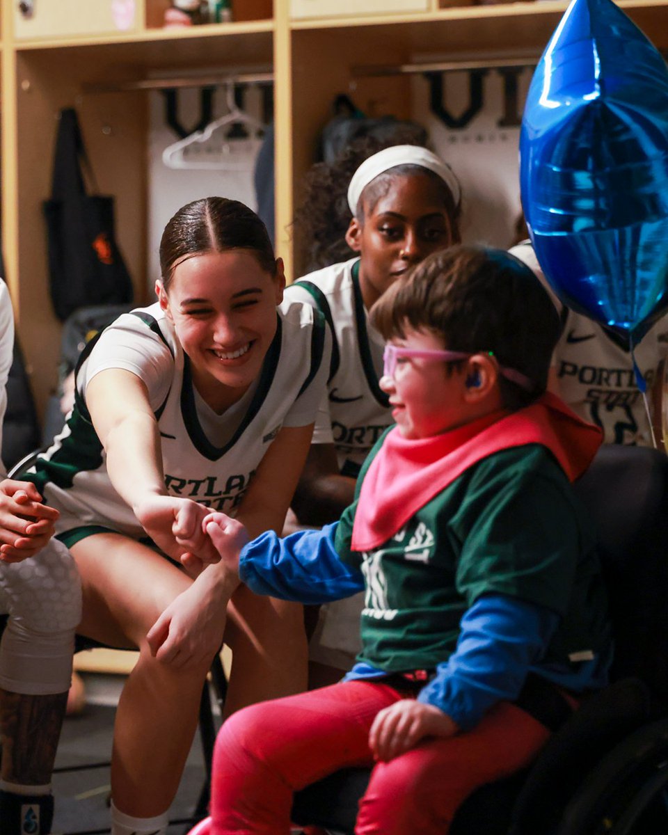 psuviksWBB's tweet photo. 𝙋𝙝𝙤𝙩𝙤𝙨 𝙤𝙛 𝙩𝙝𝙚 𝙔𝙚𝙖𝙧: Celebrating a dub with someone special 👐

#GoViks | #DefendTheShip https://t.co/Plk0TfPZKN