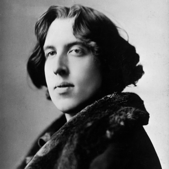 sivriikalemler's tweet photo. “Özgürlük, çiçekler, kitaplar ve ay ile, kim mükemmel bir şekilde mutlu olamazdı ki?”  — Oscar Wilde https://t.co/BJveSaDJF9